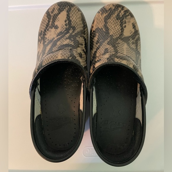 Dansko Snake Animal Print Clogs Size EU 36 - Picture 5 of 6